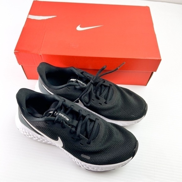 Nike Sneaker Women's 8.5 Black Revolution 5 White Swoosh Running Shoe - Picture 11 of 11